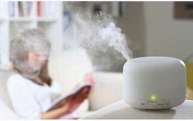 يعمل جهاز ترطيب الهواء الرطب على تحسين محتوى الرطوبة في جسم الإنسان ، وهو أمر مفيد للصحة