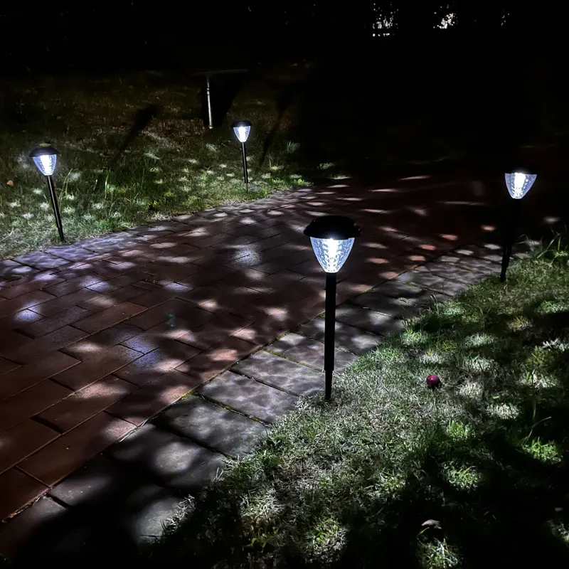 Вонкавыя садовыя ліхтары на сонечных батарэях