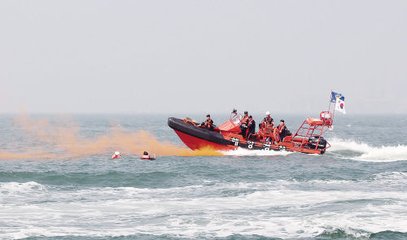 El naufragi de Bahrain a mitjanit, 150 viatgers de diversos països van ser rescatats i 60 persones van ser rescatades