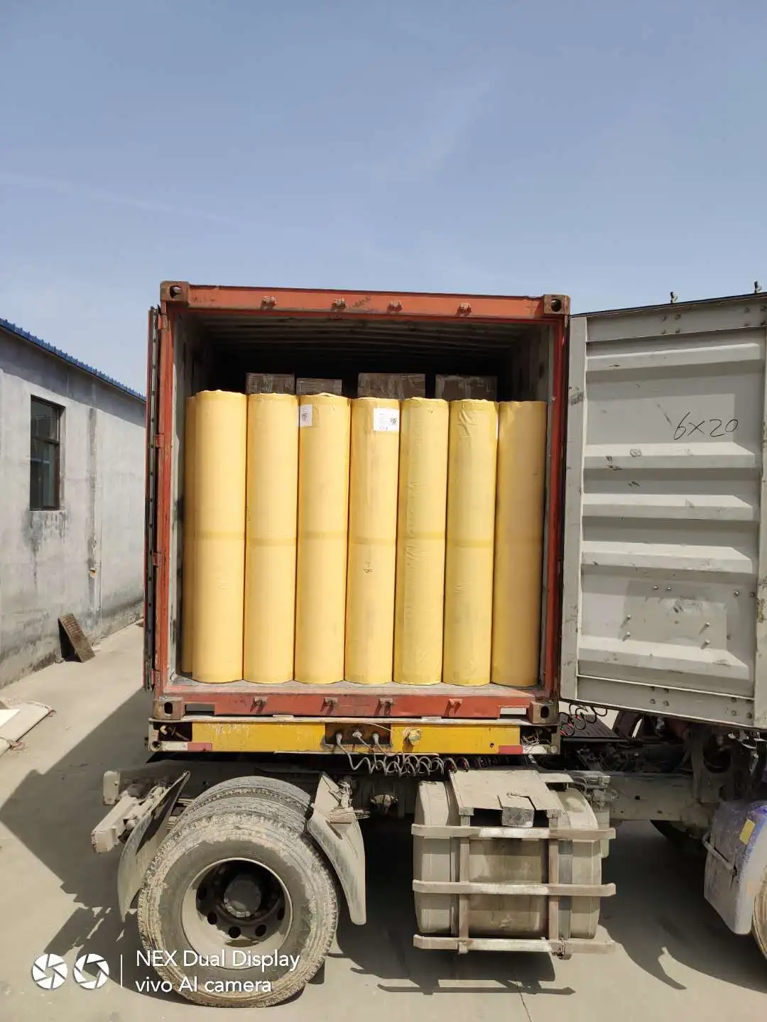 Loading container of badminton court mats