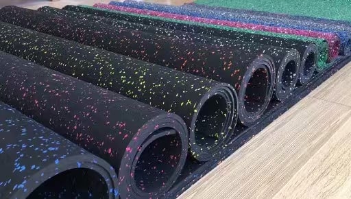 Zwart rubber met EPDM-vlekjes Gymrubbervloeren van Rolls