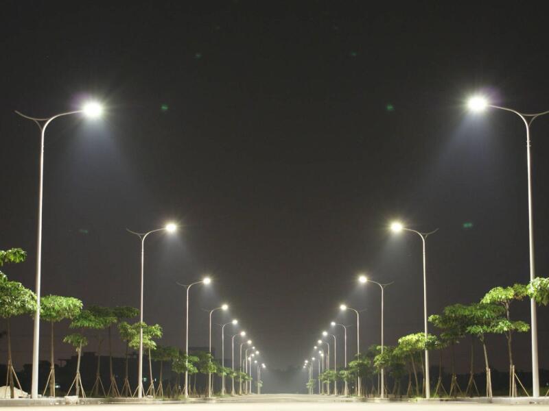 Comparison of the cost of installing LED street light and traditional street light