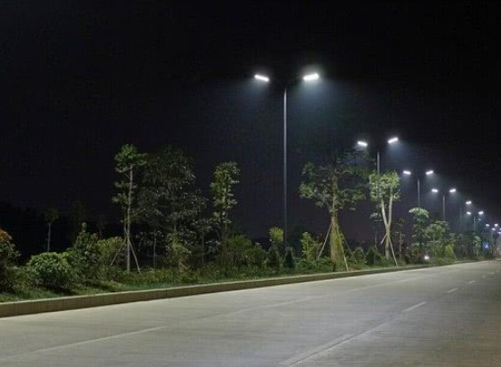How to protect LED street lights from lightning strikes?