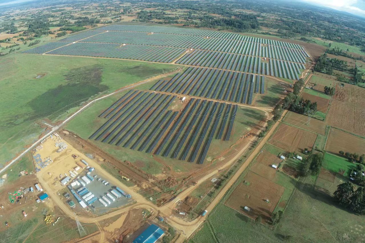 Projeto de 55,6 mw no Quênia usando rastreador linear fotovoltaico