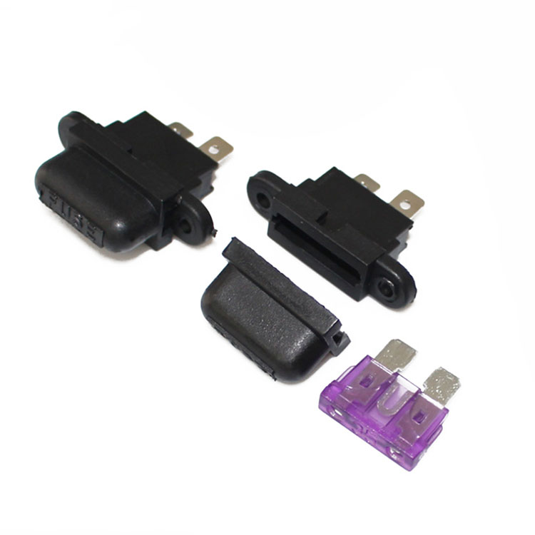 Features of Chassis Mounted Auto Fuse Holder
