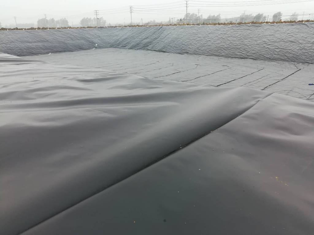 Under what circumstances should geomembrane be used