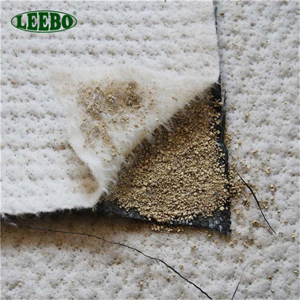 Geosynthetic clay liner mat for artificial lakes