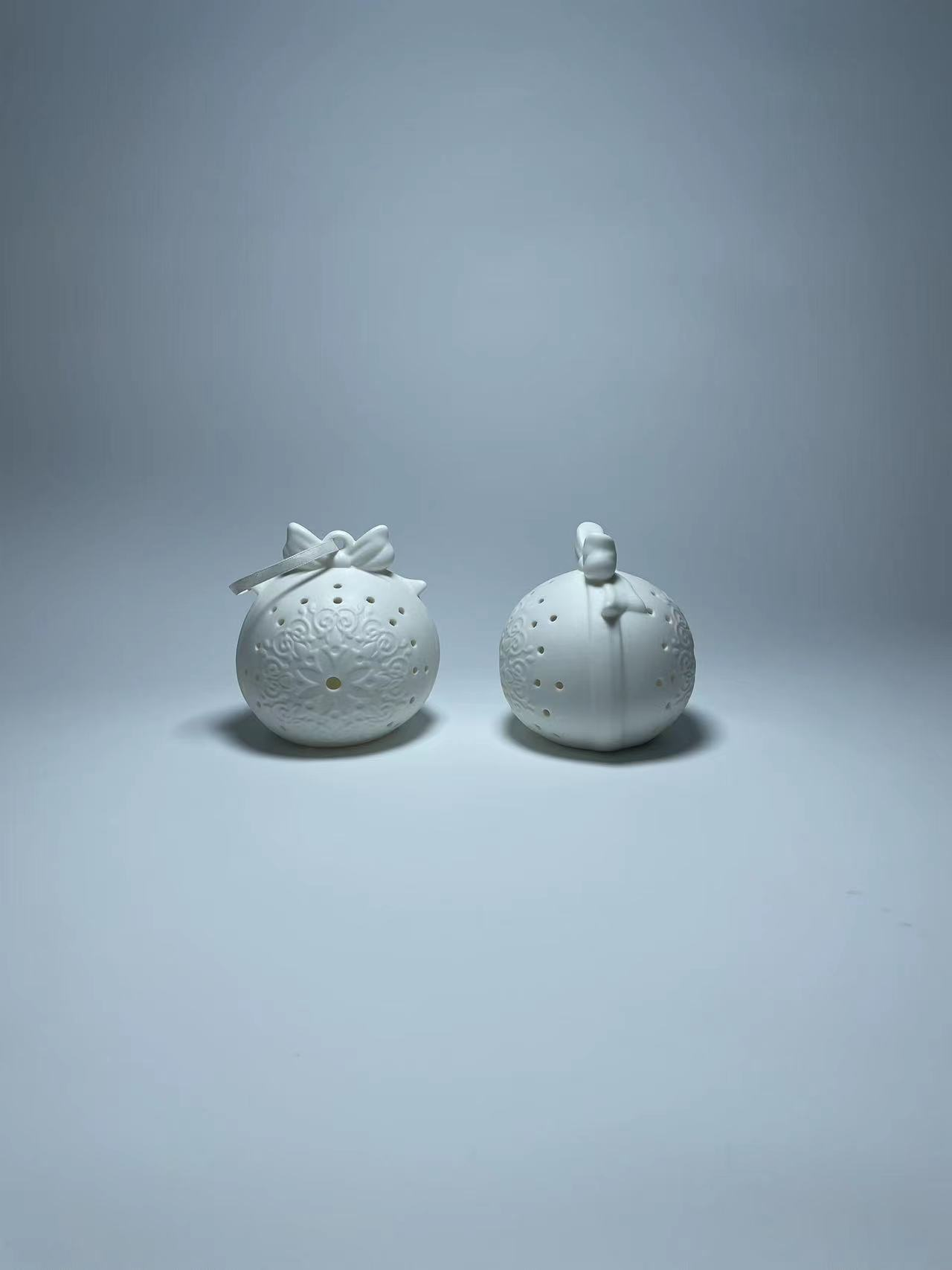 What are the types of ceramic handicrafts?