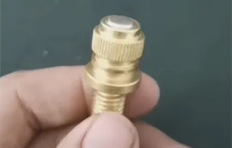 Bolt screw with silver contacts