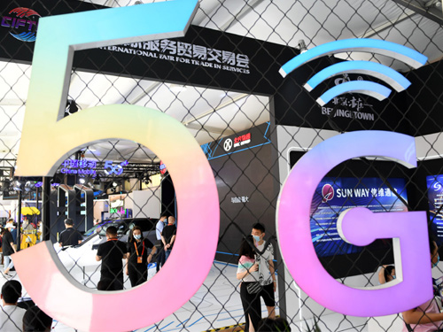 Az 5G tech elbűvöli a látogatókat a pekingi vásáron