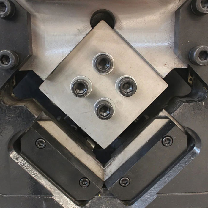 Høyeffektiv CNC-vinkellinjemaskin