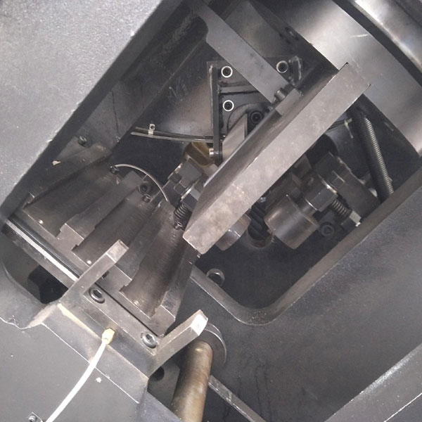 Høyeffektiv CNC-vinkellinjemaskin