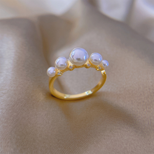 Beautiful Ring With Five Pearls