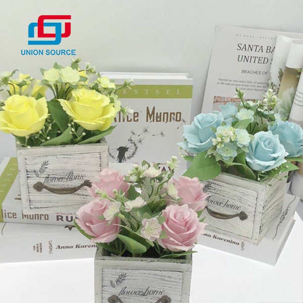 Konkurenční cenová zásuvka typu Rostliny v květináčích pro domácí a svatební použití