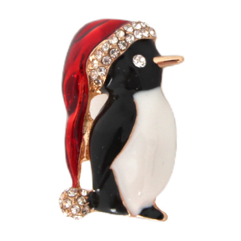 Sød pingvin iført en broche med rød hat