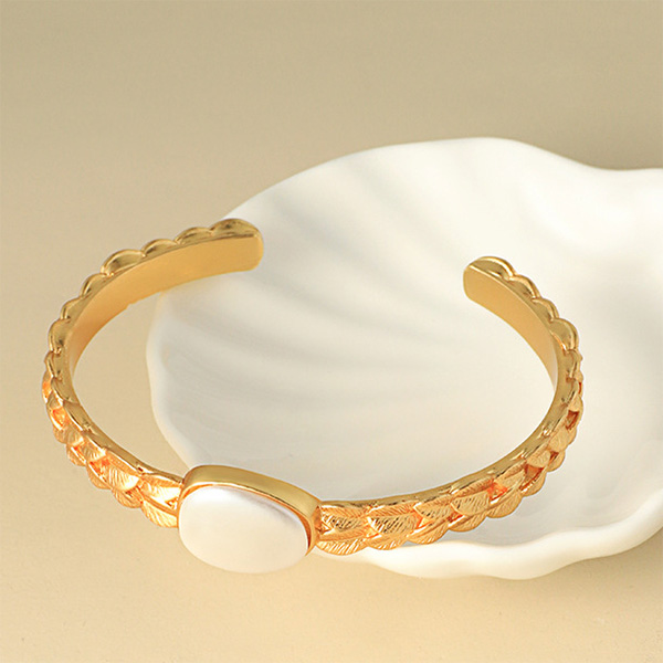 Golden Patterned Bracelet With Beads