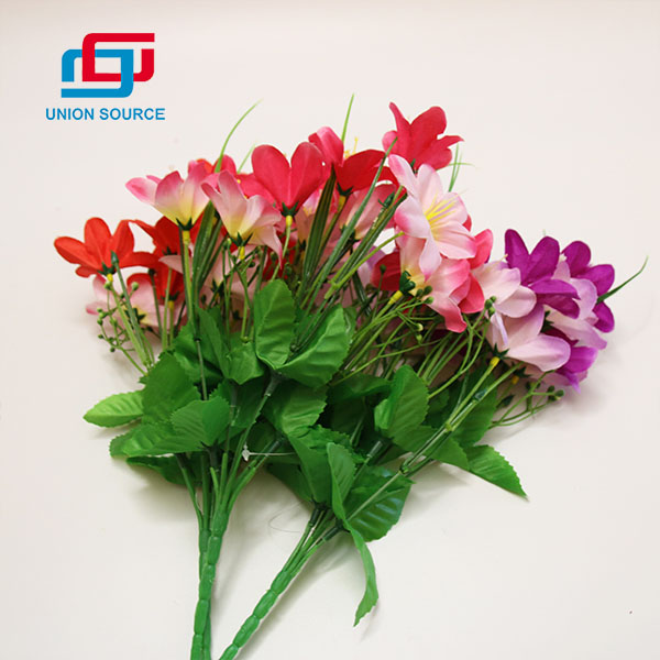 Geros kainos pavasario lelijos puokštės aukštos imitacijos gėlės, skirtos naudoti namuose ir vestuvėse