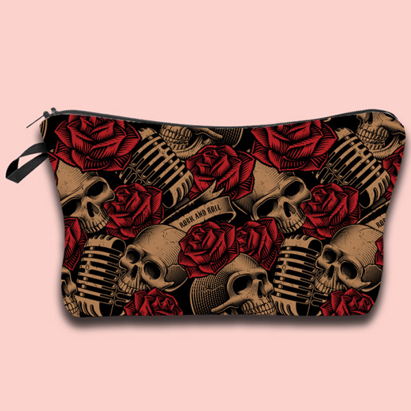 Kaukolės ir rožės margintas kosmetikos krepšys