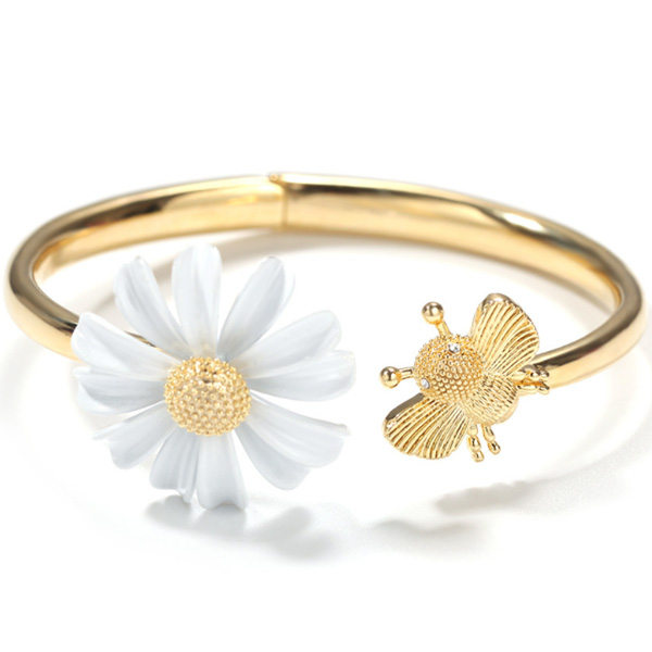 Stylish Chrysanthemum And Bee Bracelet