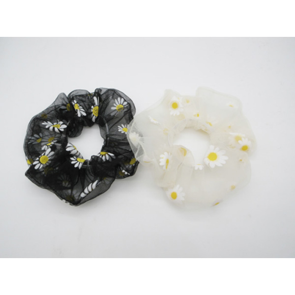 White And Black Organza Large Intestine Circle Set With Daisy