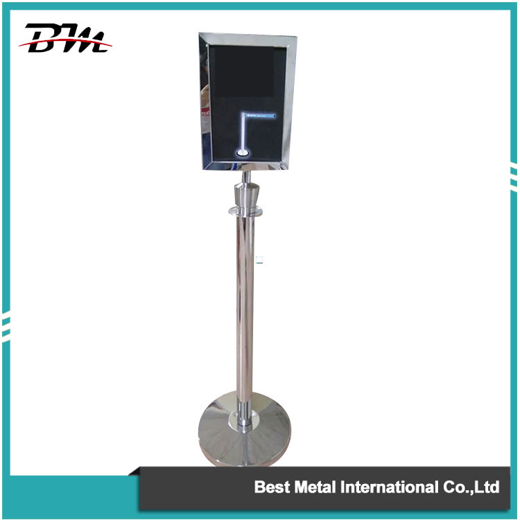 Rope Stanchion With Sign Holder
