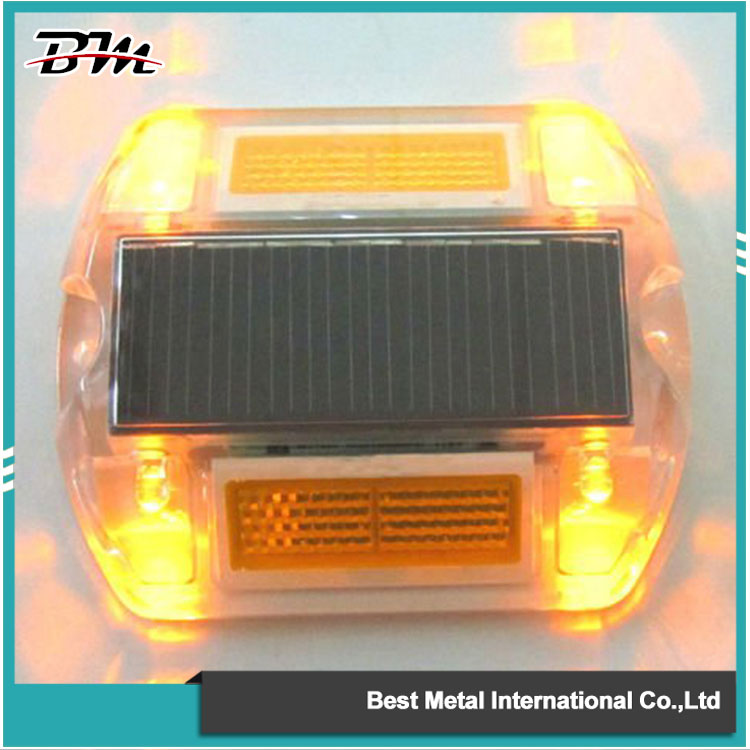 Solární plastový silniční reflektor - 1 