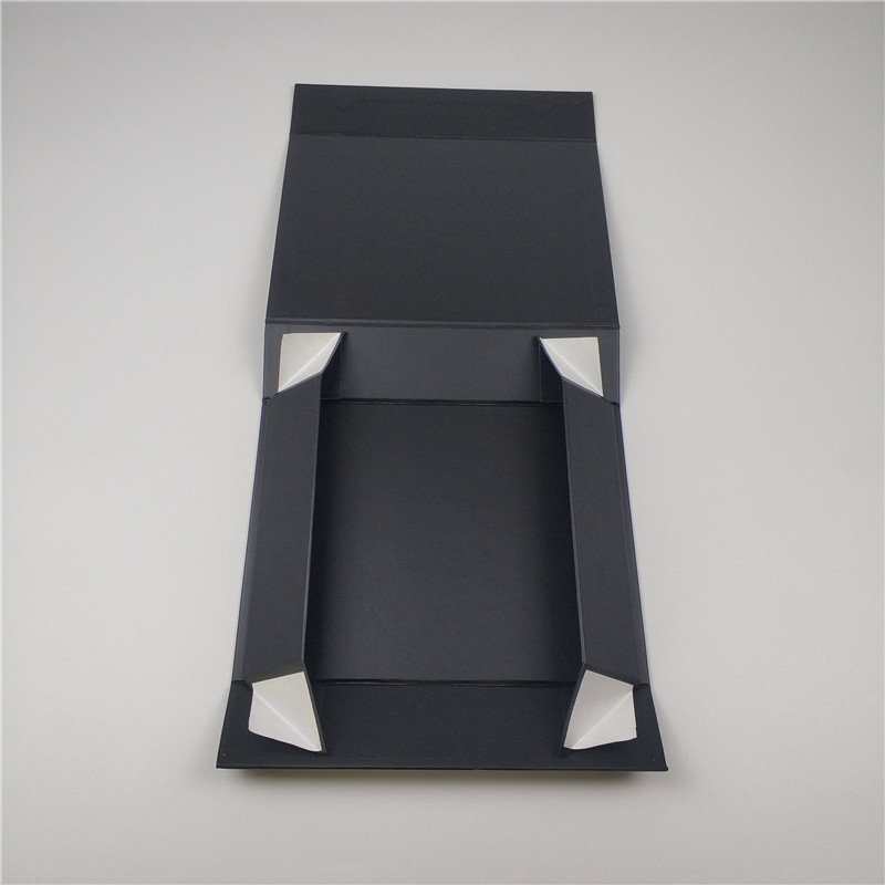 Foldable magnetic cardboard boxes