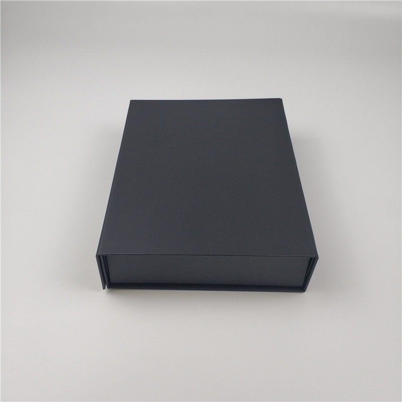 Foldable magnetic cardboard boxes