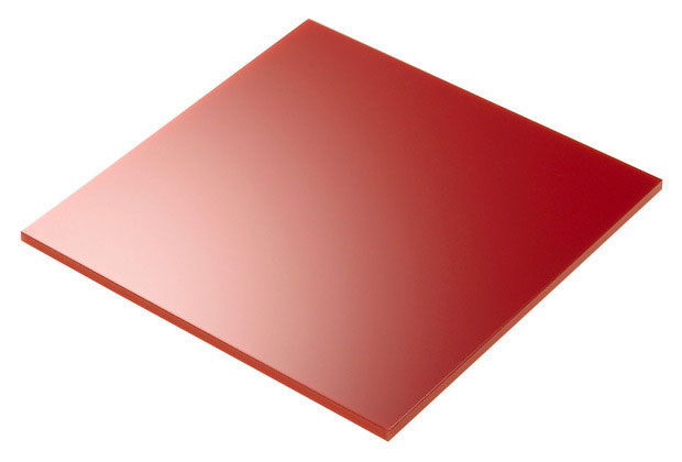 Rødfarvet støbt akrylark