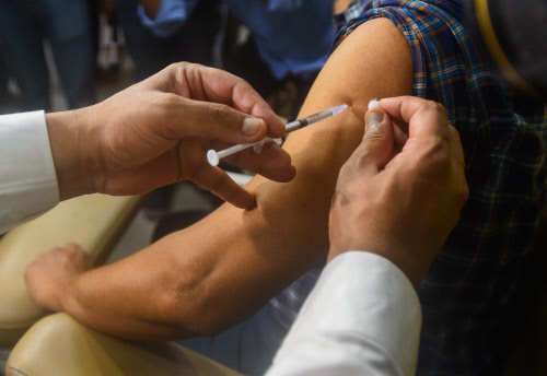 Оновлення вакцини проти COVID-19: Pfizer, Moderna випустить вакцину проти COVID-19 до грудня