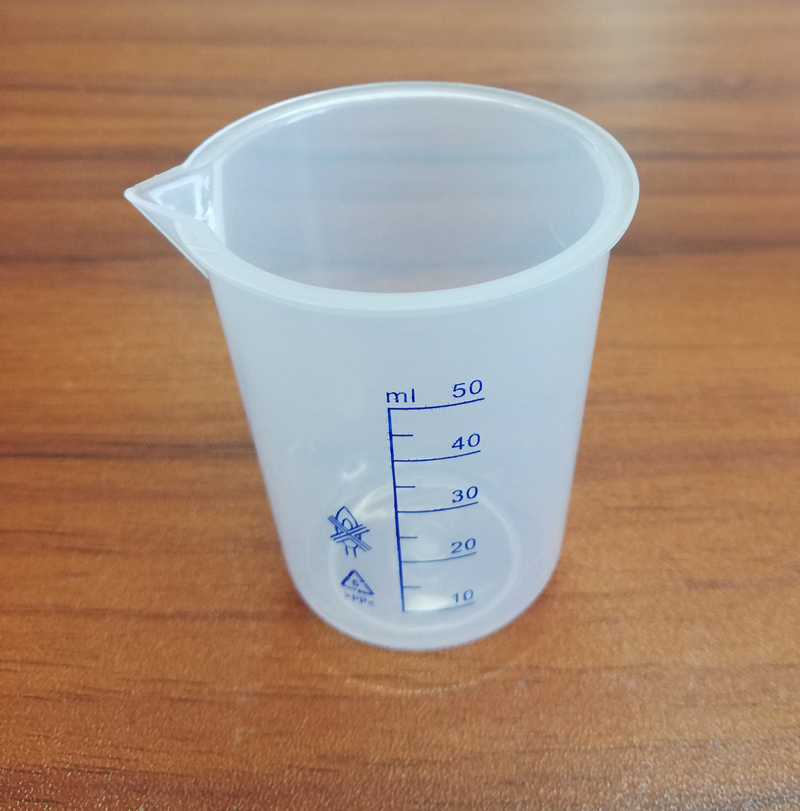 لیوان پلاستیکی با مارک آبی - 1 