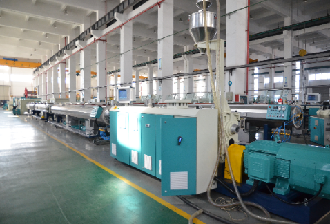 High efficiency sizing cooling system for PE-TR pipe extrusion line
