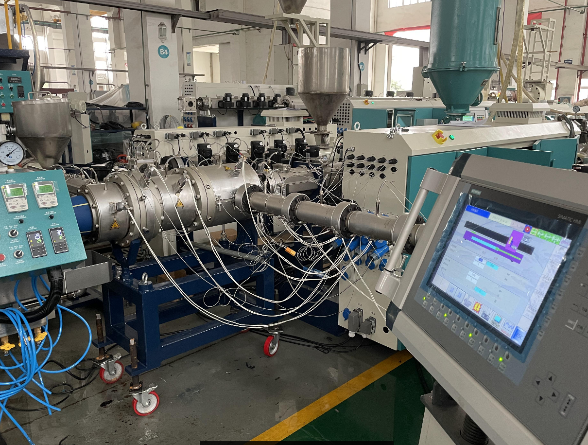 Problems needing attention in the production of PE pipe by PE three-layer co-extrusion pipe equipment
