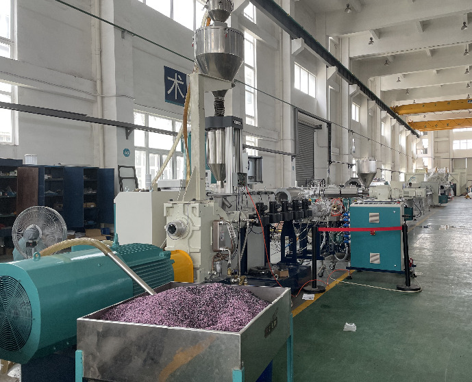 Problems and solutions of extruder in the production process of insulation pipe equipment