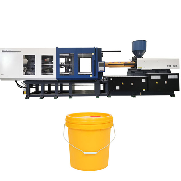 Maskine til fremstilling af plastmalingsspand