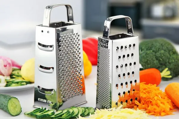 Gumamit ng mga propesyonal na grater upang makagawa ng iba't ibang sangkap ng hugis