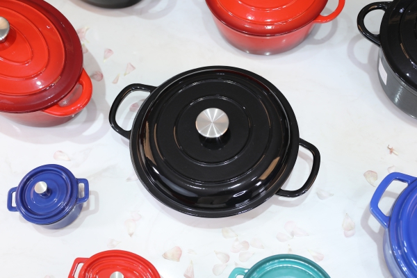 What are the benefits of cast iron cookware?