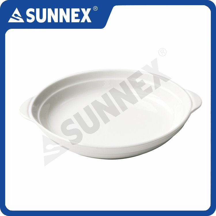 Okrągły porcelanowy talerz z uszami w kolorze białym