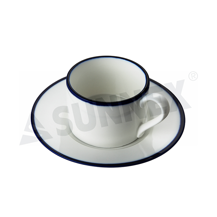 Чаша за кафе од порцелан со син раб