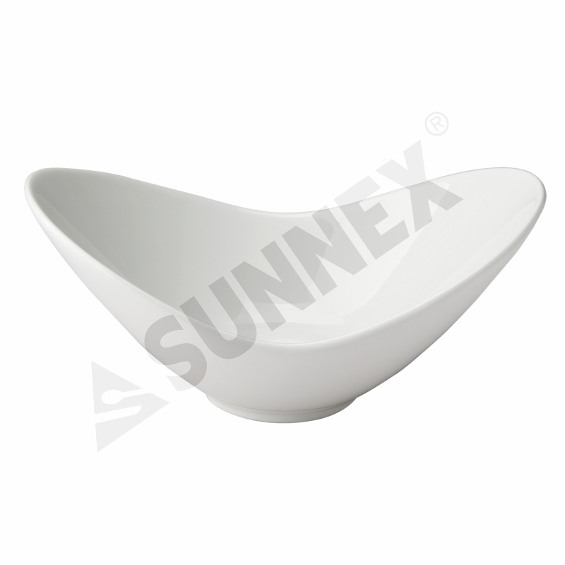 Hvidfarvet porcelænsbådformet skål