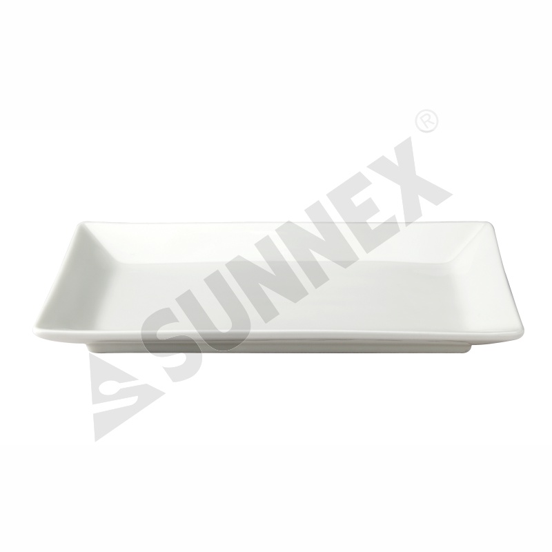 Obdélníkový talíř z porcelánu bílé barvy