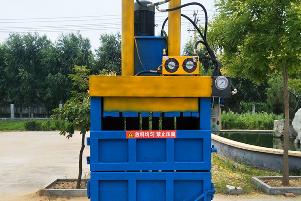What are the uses and advantages of scrap metal baler?