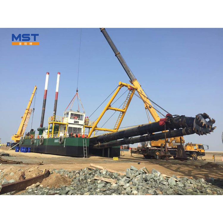 China 2000m Distance 22inch Gold Mining Dredging Boat Sand Dredger manufacturers - 2 