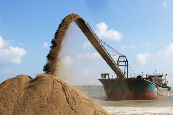 Is the bucket wheel type of dredger easy to use