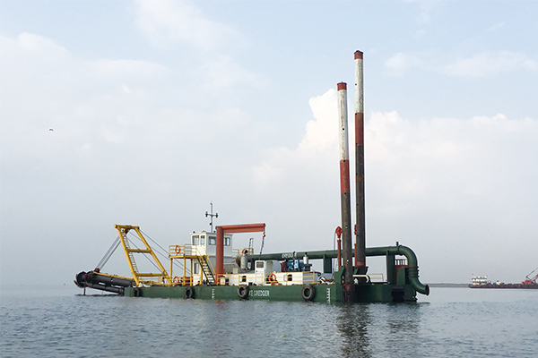 What are the misunderstandings in the maintenance of the dredger?