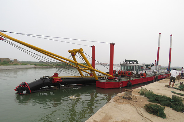 How to maintain the dredger in winter？