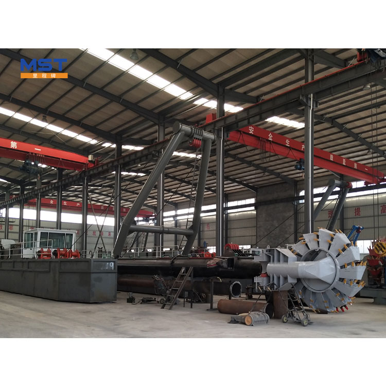 Easy-maintainable Gold Mining Trailing Suction Bucket Chain Dredger For Sale