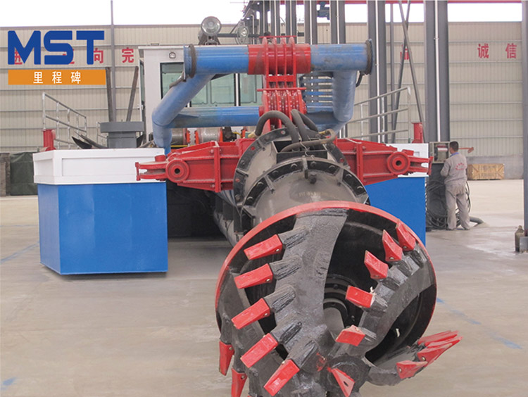 Easy-maintainable 18 inch Cutter Suction Dredger