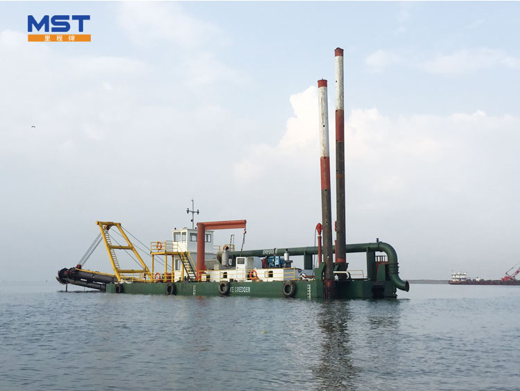 China Small Lake Dredger Equipment For Sale