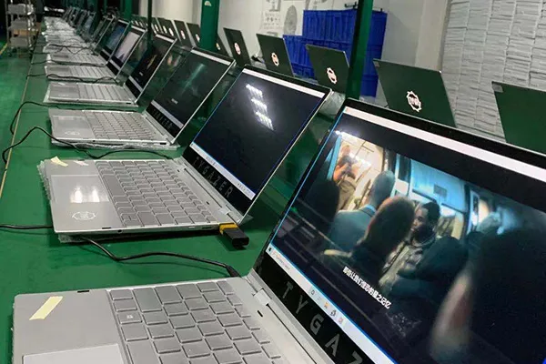 Pesanan laptop pukal baru untuk penghantaran